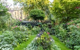 Beautiful Double Room In Idyllic West End Townhouse